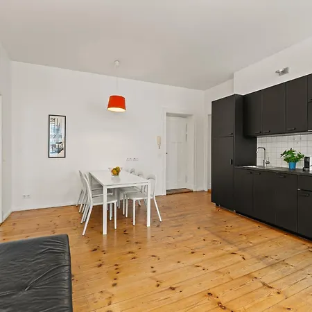 Mooeve Friedrichs Mid * Berlin