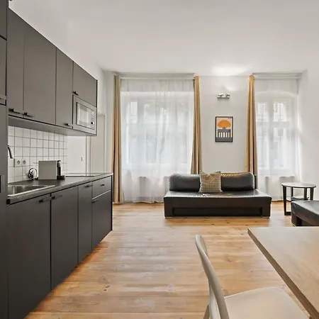 Mooeve Friedrichs Mid Berlin