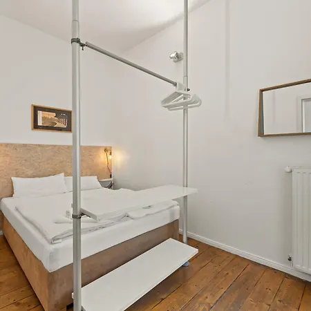 Mooeve Friedrichs Mid Berlin