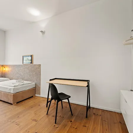 Mooeve Friedrichs Mid Berlin
