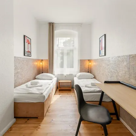 Mooeve Friedrichs Mid * Berlin