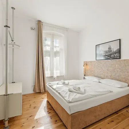 Mooeve Friedrichs Mid * Berlin