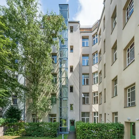 Mooeve Friedrichs Mid Berlin